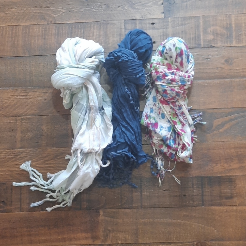 Bundle of 3 scarves